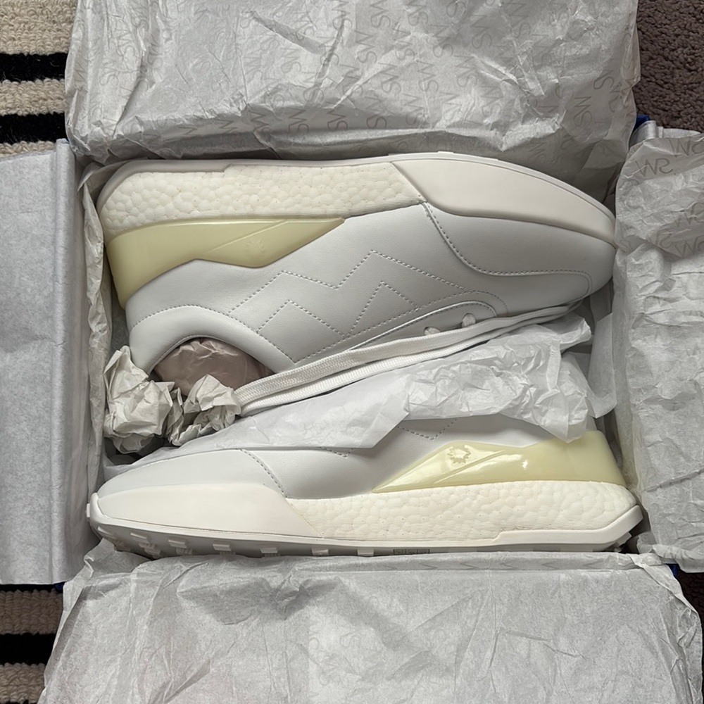 Stuart Weitzman Dodie leather sneakers in white womens size 8.5